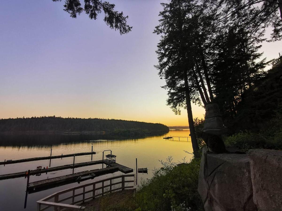 Jade Resort-Oceanfront Suites In Gowlland Harbour Heriot Bay Экстерьер фото