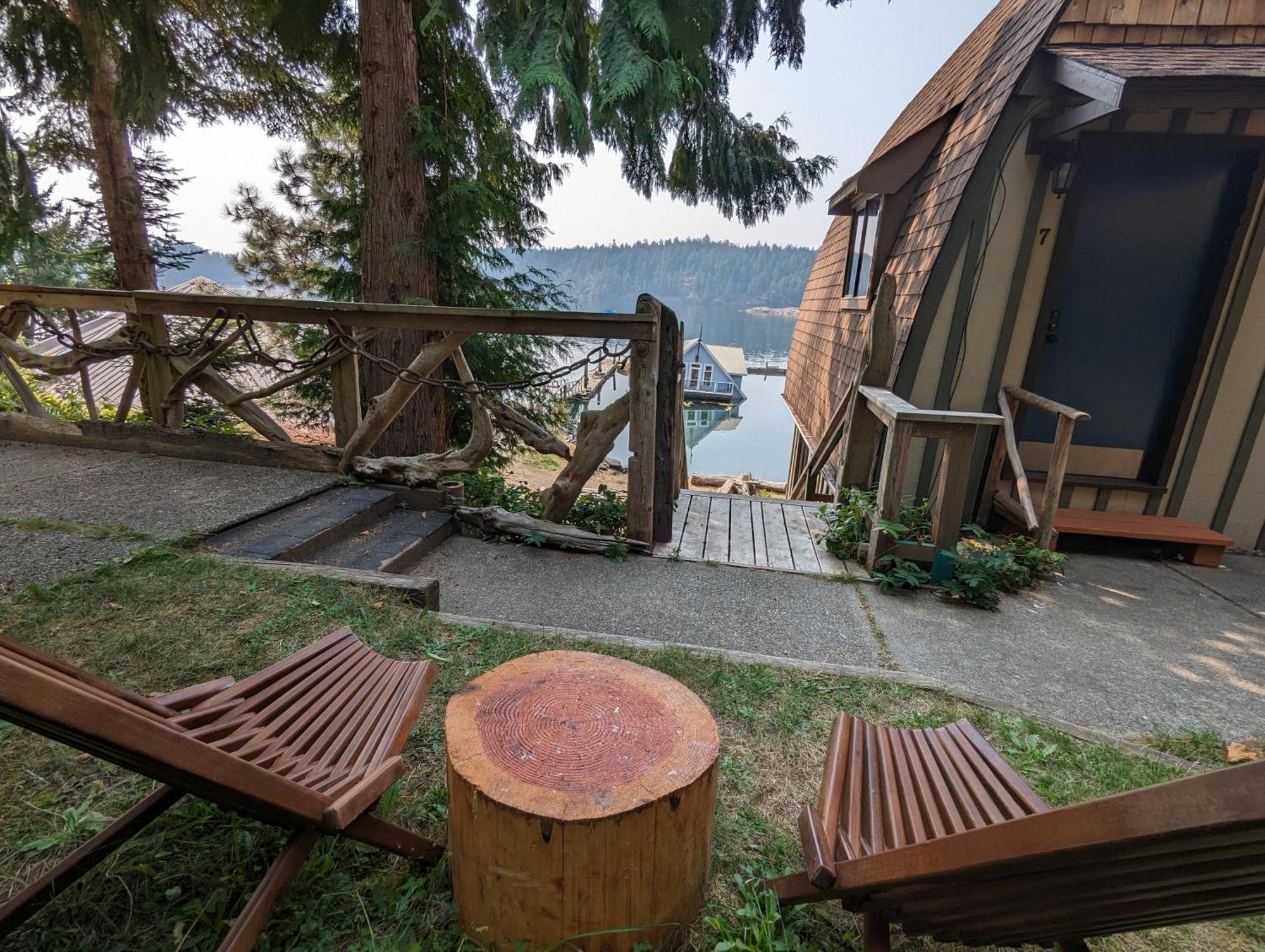 Jade Resort-Oceanfront Suites In Gowlland Harbour Heriot Bay Экстерьер фото