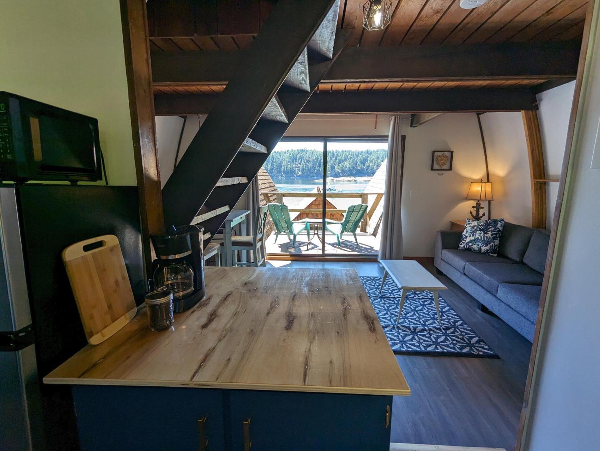 Jade Resort-Oceanfront Suites In Gowlland Harbour Heriot Bay Экстерьер фото