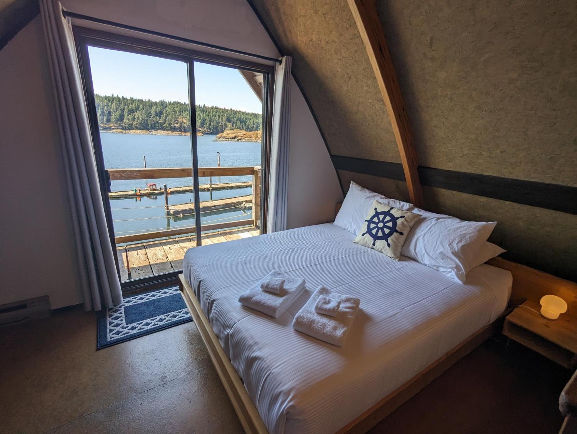 Jade Resort-Oceanfront Suites In Gowlland Harbour Heriot Bay Экстерьер фото